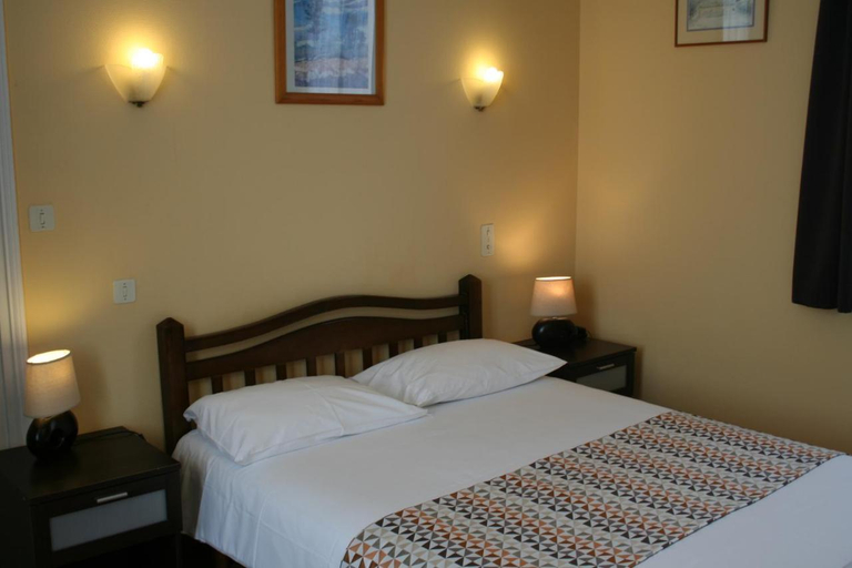 Bedroom 2, Logis Hotel le Cygne, Dordogne