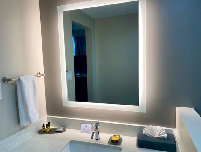 Bathroom 4, La Quinta Inn & Suites Indianapolis Downtown, Indianapolis