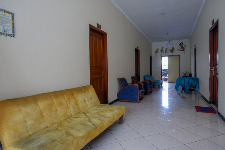 Exterior & Views 25