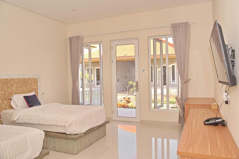 Seamount Hotel - Tap to explore photos