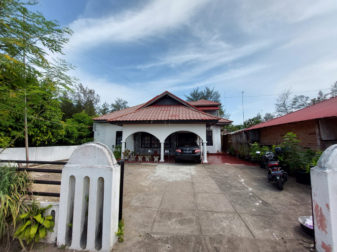 Exterior & Views 2, Oma Nur Homestay, Pariaman
