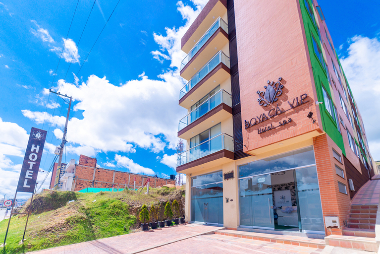 Exterior & Views