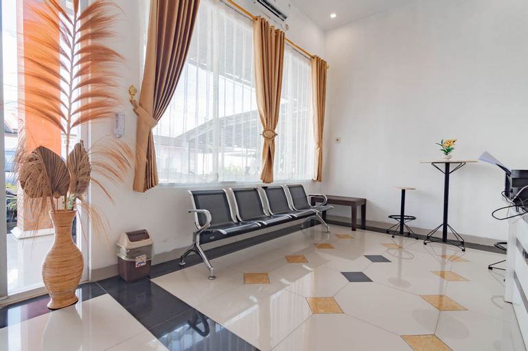 Public Area 3, Urbanview Hotel Bunderan Besar Palangkaraya by RedDoorz, Palangkaraya