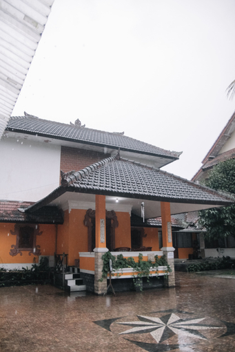 Exterior & Views 2, Azaria Syariah Guest House, Malang