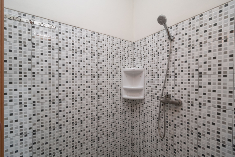 Bathroom 5, KoolKost Syariah @ Cempaka Putih ( Minimum Stay 6 Nights ), Jakarta Pusat