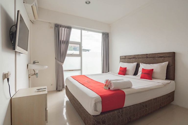 Bedroom 1, RedDoorz near Trans Studio Mall Bongo Residence, Bandung