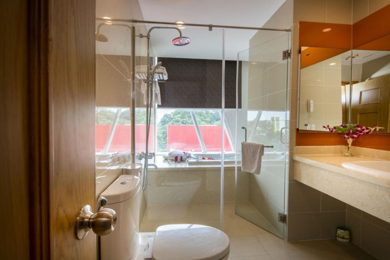 Bathroom 5, TTC Hotel Deluxe Airport, Tân Bình