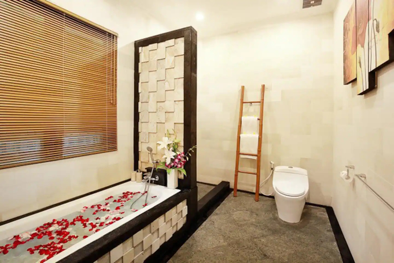 Bathroom 4, Villa De Liza Seminyak Beachside, Badung