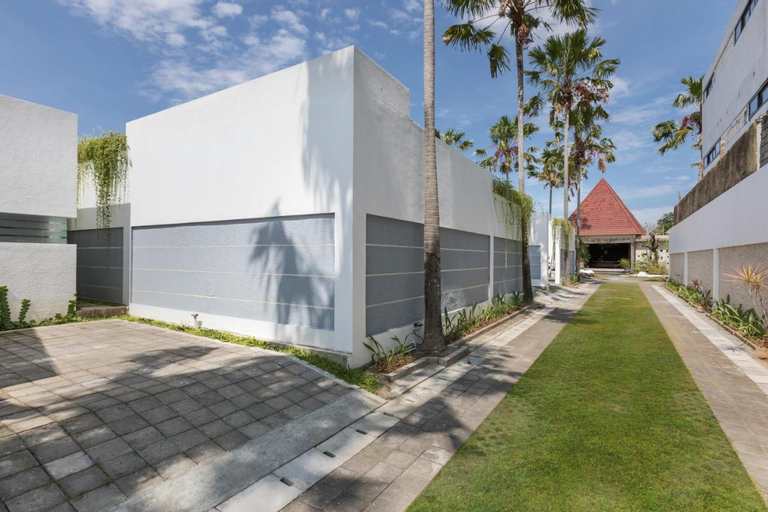 Exterior & Views 27