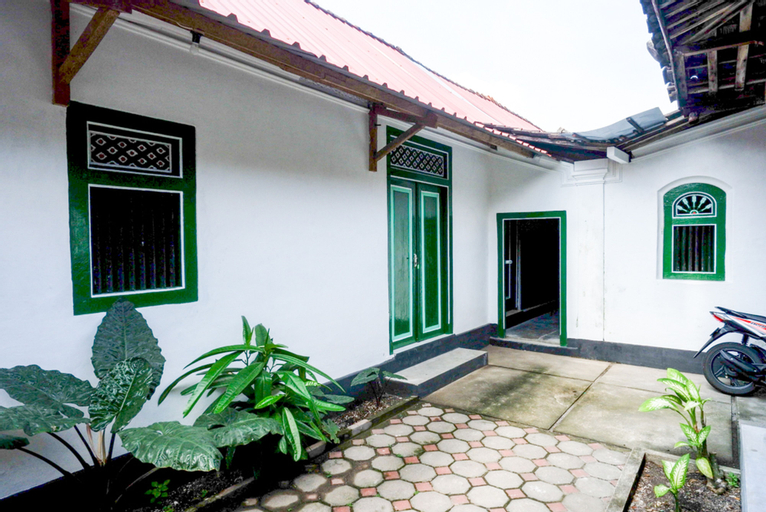 Exterior & Views 2, RedDoorz Syariah @ Ndalem Kembang Sore Yogyakarta, Yogyakarta