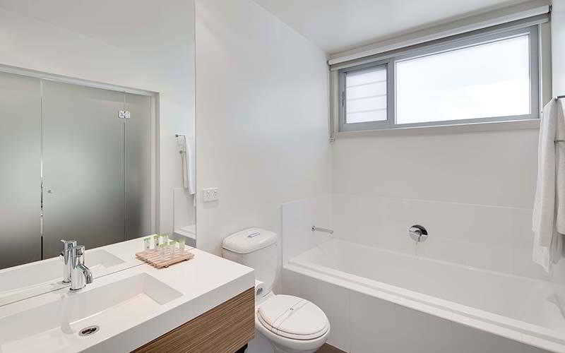 Bathroom 5, Drouin Motel, Baw Baw  - Pt B West