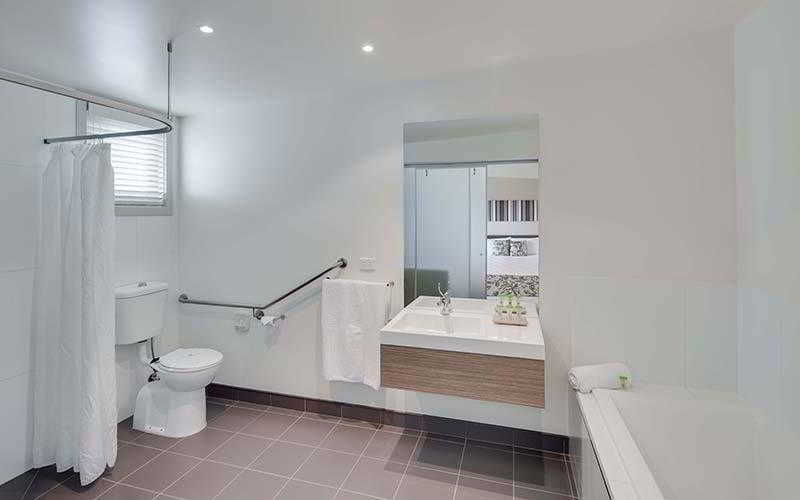 Bathroom 4, Drouin Motel, Baw Baw  - Pt B West