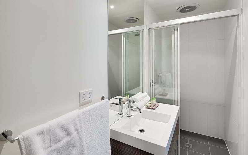 Bathroom 3, Drouin Motel, Baw Baw  - Pt B West