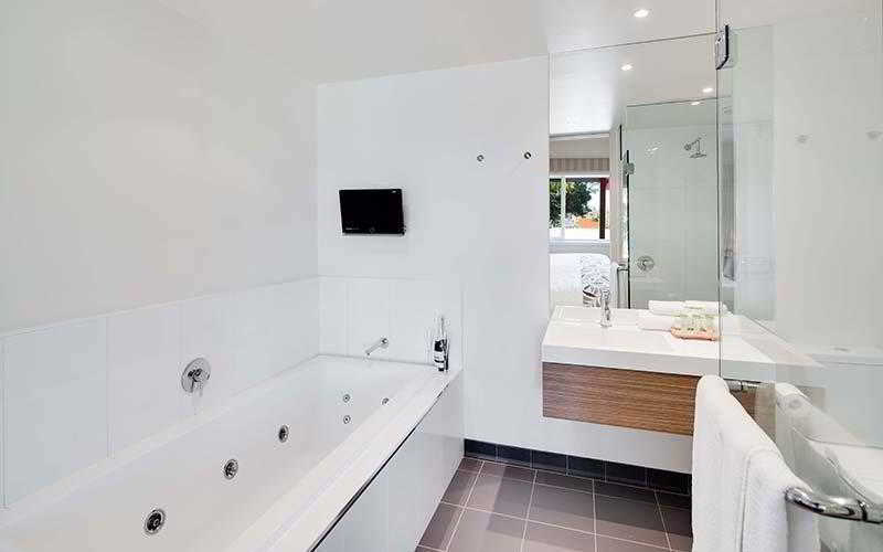 Bathroom 3, Drouin Motel, Baw Baw - Pt B West
