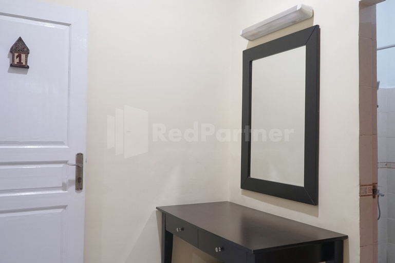 Others 5, Carolina Transit Medan Mitra RedDoorz, Medan