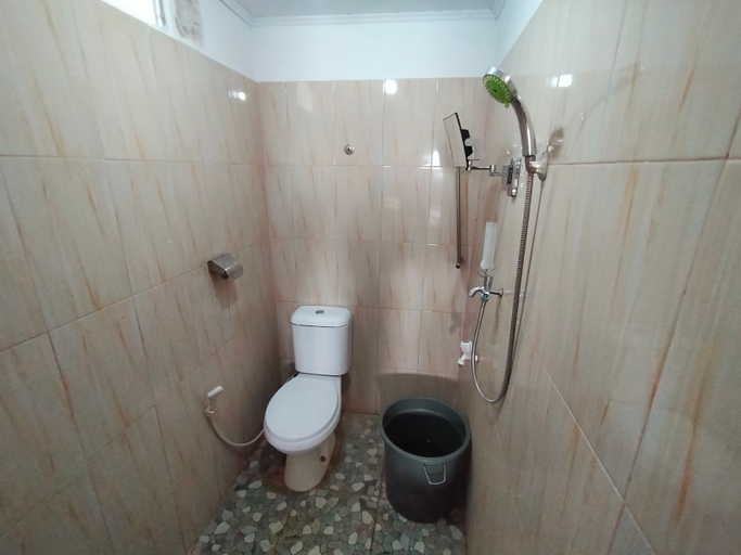Bathroom 4, Iren's Homestay, Bukittinggi