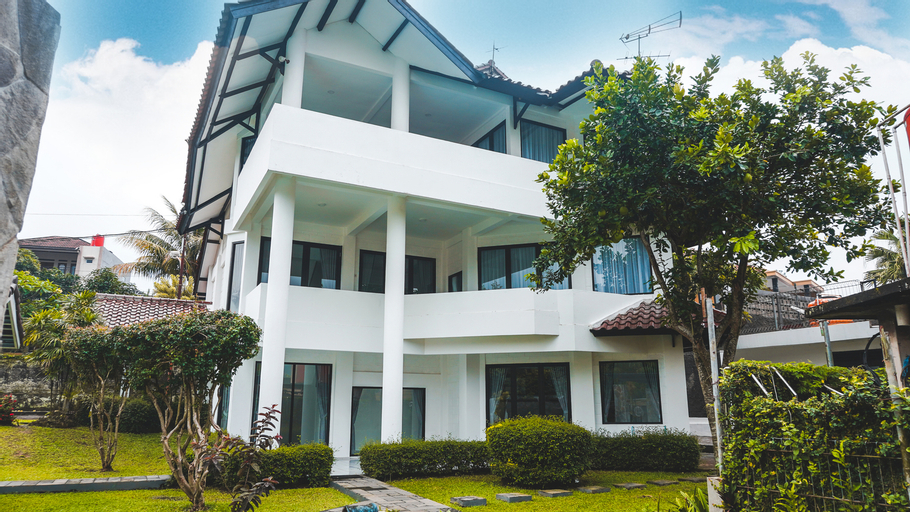 Exterior 1
