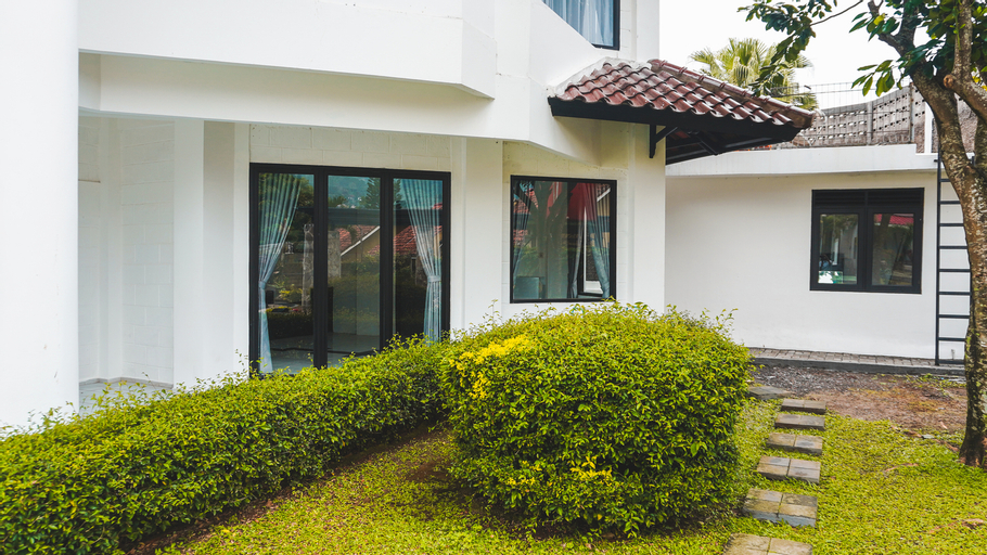 Exterior 19
