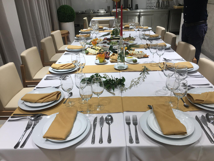 Food & Drinks, Happy Day Hotel, Praia