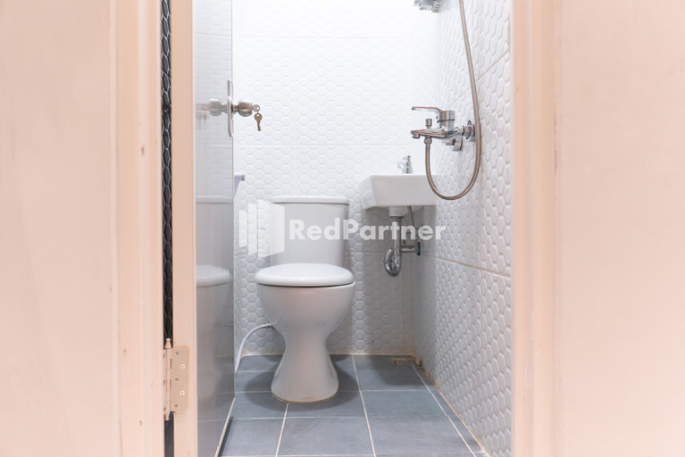 Bathroom 4, Capsule Inn Antasari Mitra RedDoorz, Bandar Lampung