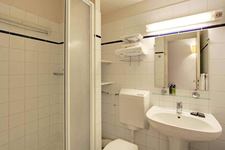 Bathroom 5, ShortStay Residence Les Lilas Serviced Apartments, Seine-Saint-Denis