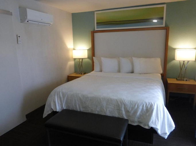Bedroom 3, Red Roof PLUS+ & Suites Tampa - Busch Gardens, Hillsborough