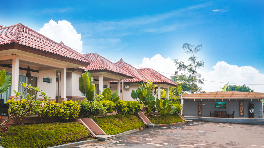 Exterior 1