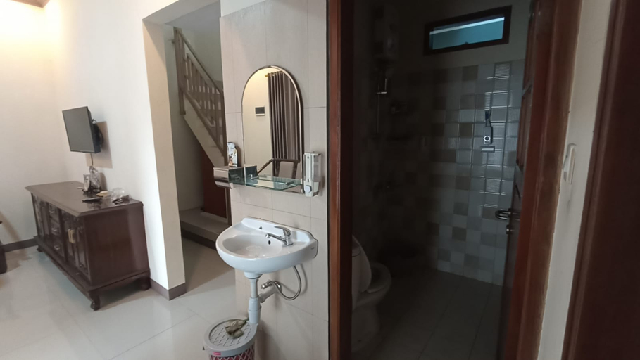 Bathroom 4, Zhafran Guest House, Bandung