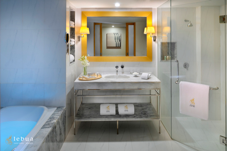Bathroom 16