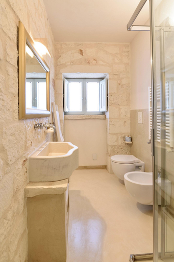 Bathroom 4, Masseria Ayroldi, Brindisi