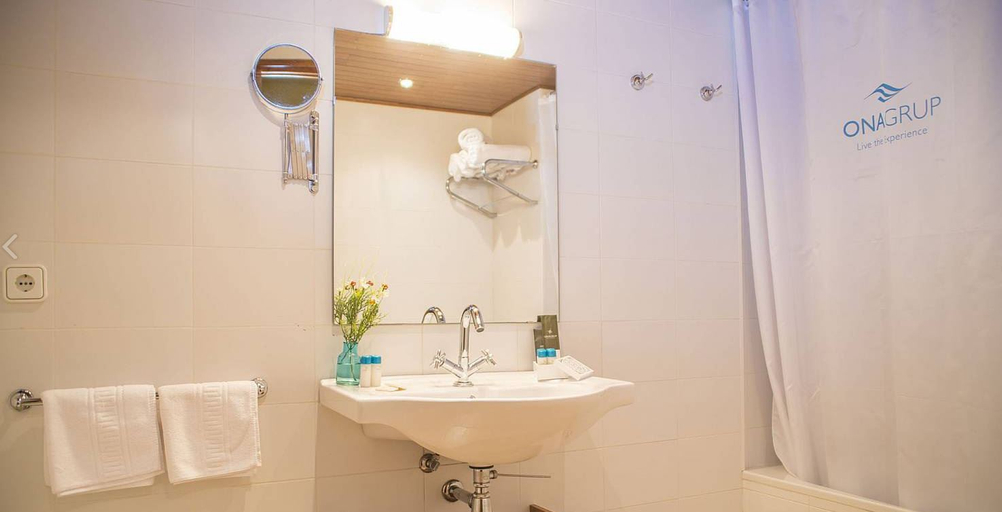 Bathroom, Apartamentos Ona Dorada el Tarter