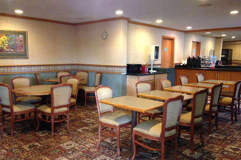 Food & Drinks 5, Travelodge by Wyndham Brooklyn Center, Hennepin
