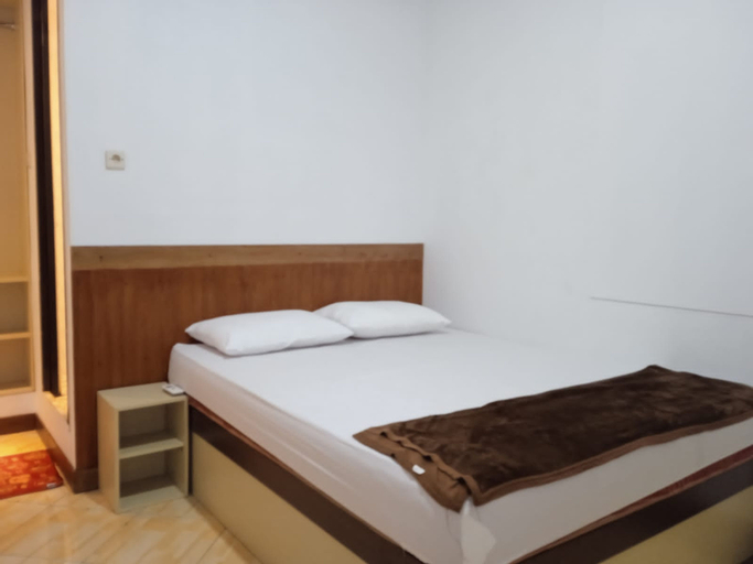 Bedroom 1, Gorland Hostel near GOR Satria Purwokerto Mitra RedDoorz, Banyumas