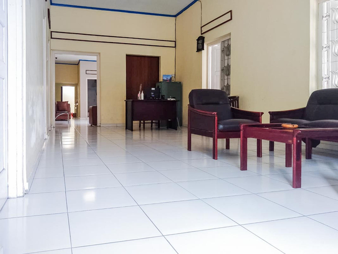 Public Area 5, RedDoorz Syariah @ Griya Soeratin Pacitan, Pacitan