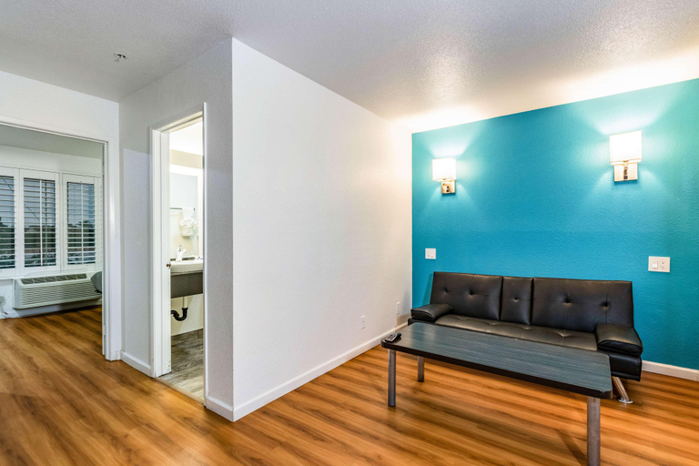 Public Area 3, Motel 6 Fountain Valley- Huntington Beach Area, Orange