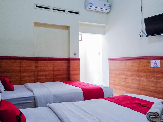 Bedroom 5, RedDoorz Syariah @ Griya Soeratin Pacitan, Pacitan