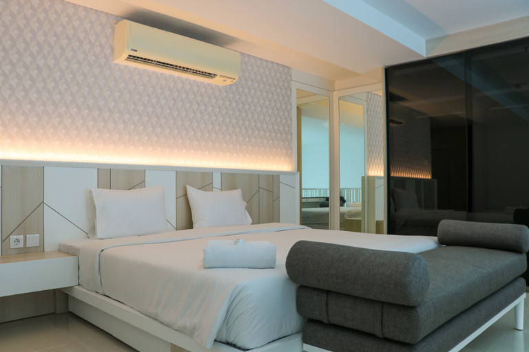 Spacious and Elegant 1BR Loft at Neo Soho Apartment By Travelio, Jakarta Barat