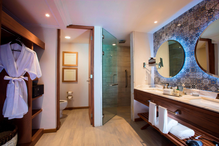Bathroom 5, Krystal Grand Puerto Vallarta All Inclusive, Puerto Vallarta