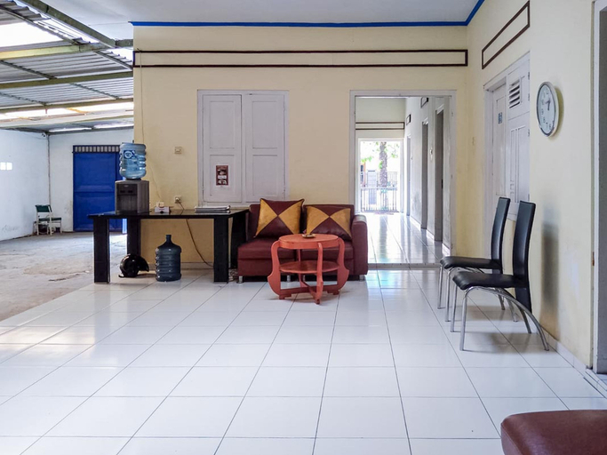 Public Area 3, RedDoorz Syariah @ Griya Soeratin Pacitan, Pacitan