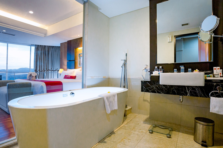 Emersia Hotel & Resort - Tap to explore photos