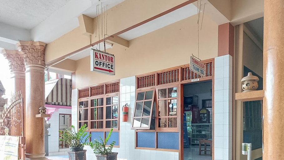 Exterior & Views 2, Hotel Shinta 1 near Stasiun Kertosono Mitra RedDoorz, Nganjuk