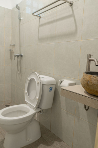 Bathroom 5, New Mandurah Stay by ecommerceloka, Badung