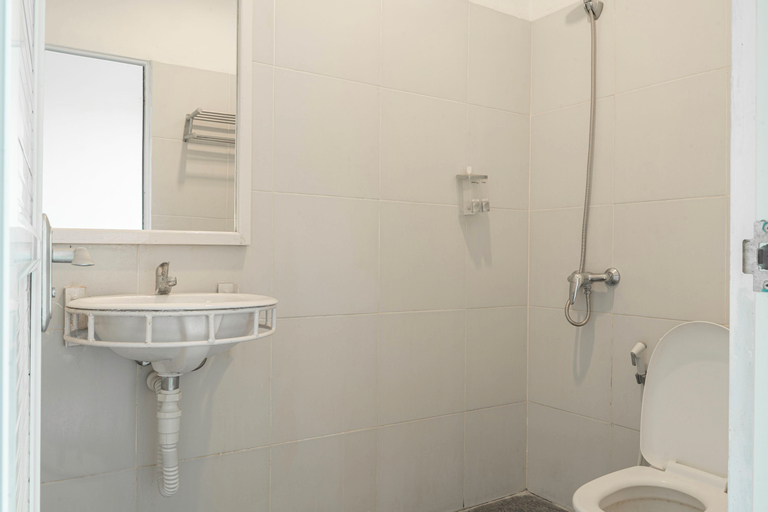 Bathroom 10