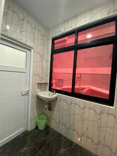 Bathroom 5, Hotel Berlian, Pontianak