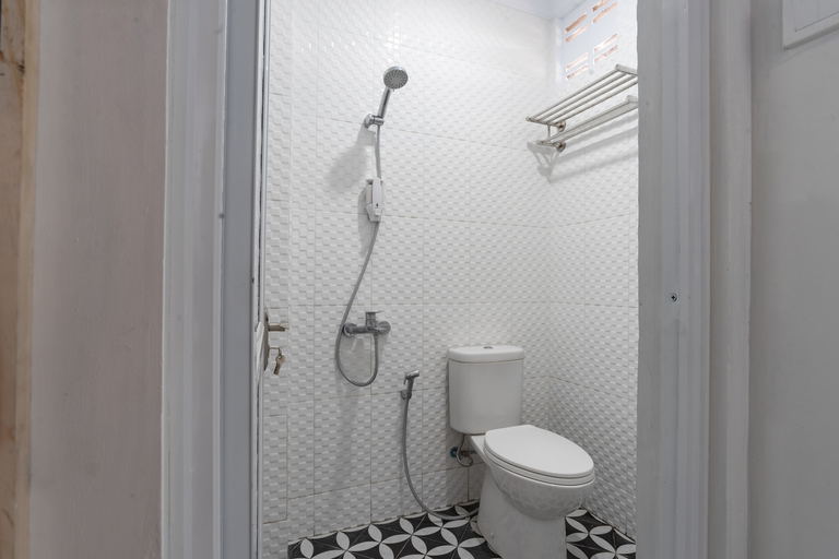 Bathroom 5, Ndalem Kampoeng Malioboro Budget Stay, Yogyakarta