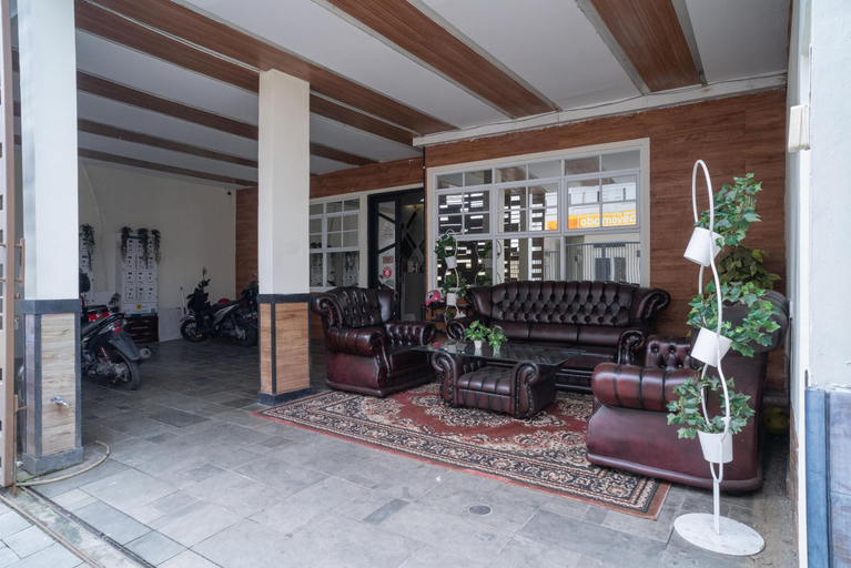 Exterior & Views 2, Yayah Rooms Bogor Syariah Mitra RedDoorz, Bogor