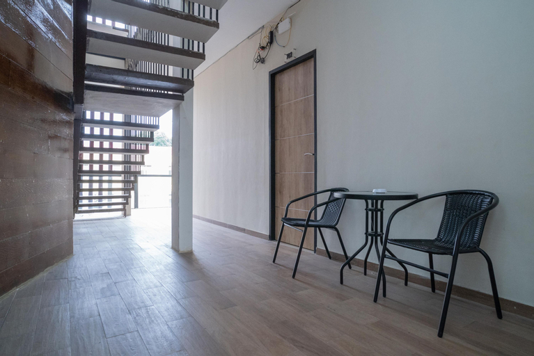 Public Area 3, Yayah Rooms Bogor Syariah Mitra RedDoorz, Bogor