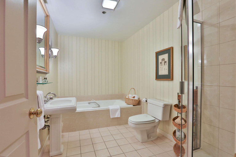 Bathroom 5, Carnegie Inn & Spa, an Ascend Hotel Collection Mem, Centre
