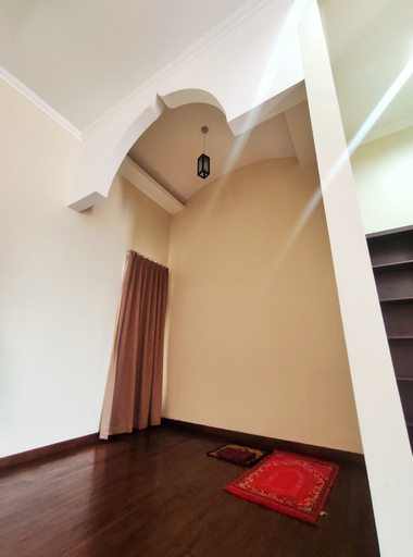 Public Area 2, Homestay Parikesit Rent Full House, Semarang