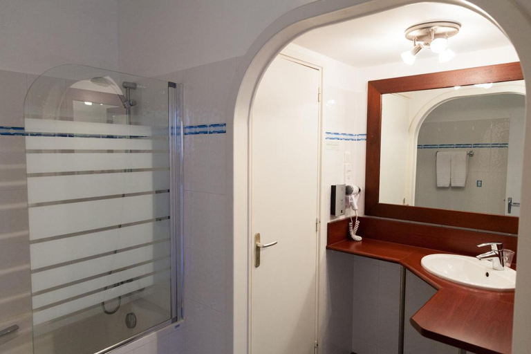 Bathroom, De la Plage, Finistère